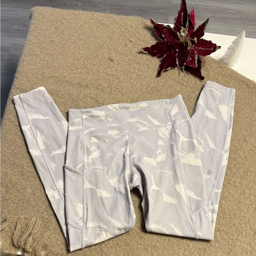 Lululemon Speed Up Tight 28" *Full-On Luxtreme - Denali Ice Grey White - Size 6